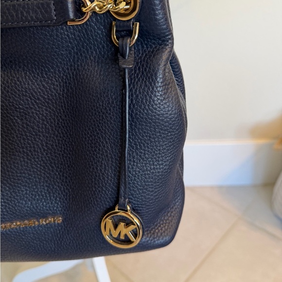 Michael Kors Navy Blue Leather Shoulder Bag w Gold Chain/Straps crossbody - Picture 8 of 13